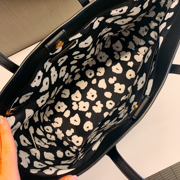 Authentic Marc Jacobs Winged Tote - Picture 5 of 6